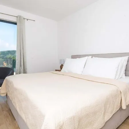 Stylish Near Dubrovnik With A Swimming Pool 빌라 *
