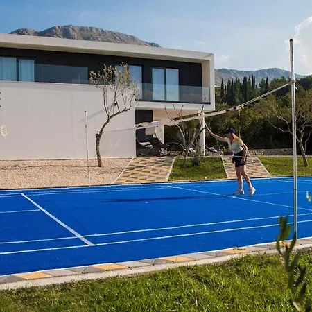 Stylish Near Dubrovnik With A Swimming Pool * 믈리니