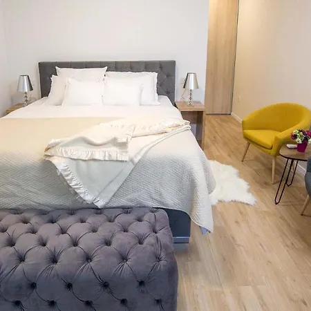 Stylish Near Dubrovnik With A Swimming Pool * 믈리니